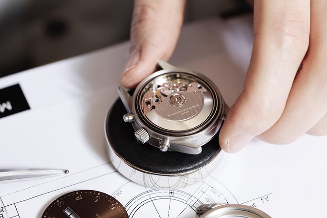 À Maurice Watch Workshop in Zurich - Photos, the watchmaker outfit, and the end-of-class gift