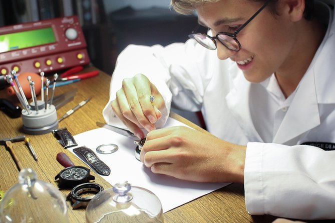 À Maurice Watch Workshop in Zurich - Timing: 1–2 hours that mix context with hands-on work