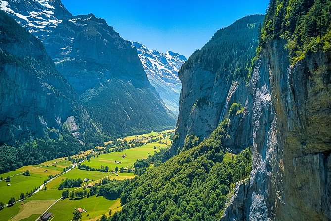 Best of Bernese Oberland Tour from Zurich - Lauterbrunnen and Staubbach Falls: Walking to Within 10 Metres