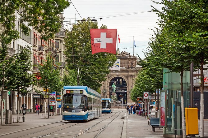Best of Zürich & Surroundings: Walking Tour, Cable Car and Ferry - Old Town Zurich: Guild Houses, Churches, and a Guided Sense of Place