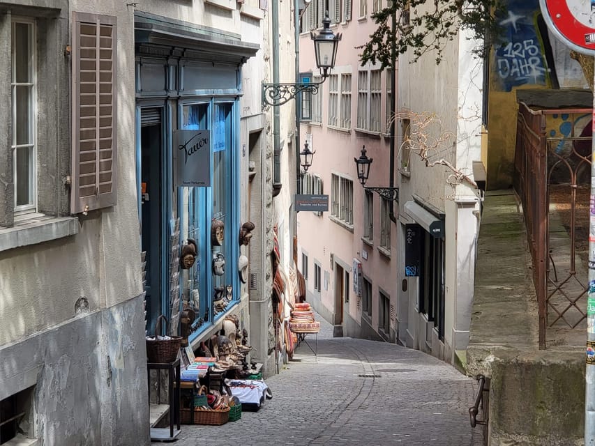 City tour historic old town Zurich - Leninwohnung: politics inside a normal Old Town street scene
