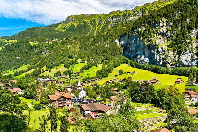 Experience Swiss Countryside on a Private Tour by Car from Zurich - Brienz and Lake Brienz: turquoise water and town charm