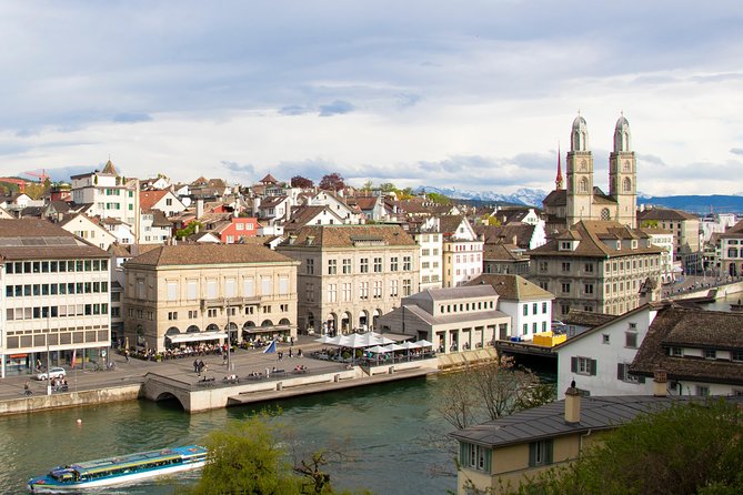Explore Zurich in 60 minutes with a Local - Lindenhof: Roman remnants and a Carolingian Kaiserpfalz past