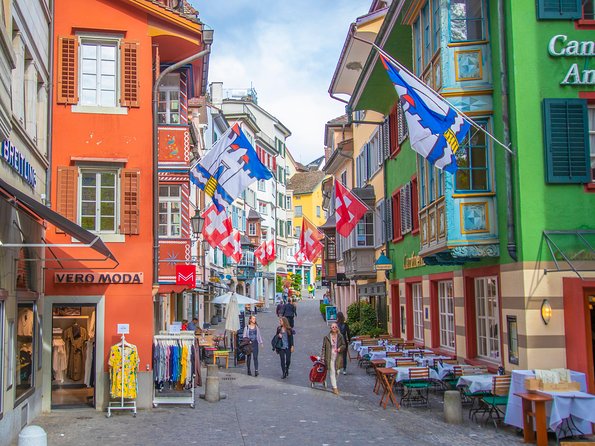 Explore Zurich in 60 minutes with a Local - Grossmünster and the skyline twins: why this church matters