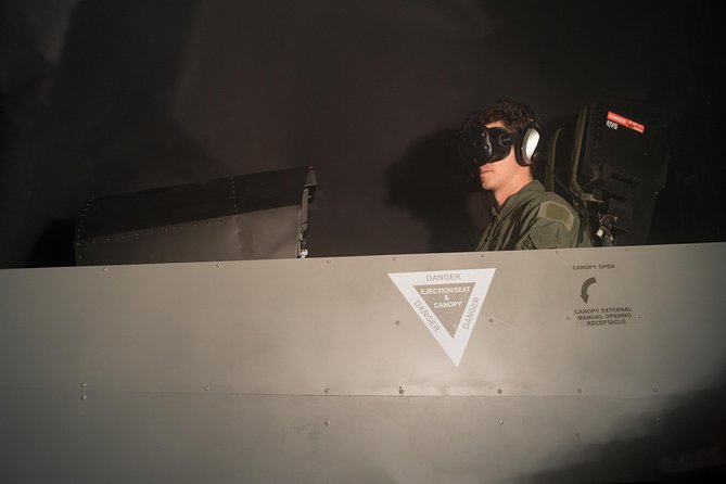F / A-18 fighter jet flight simulator in Zurich - Price and what $273.72 really means for your group