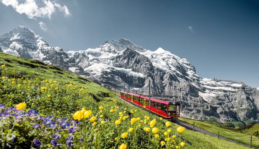 From Lucerne: Day Trip to Jungfraujoch – Top of Europe - Wengen and Lauterbrunnen: the return that keeps the day interesting