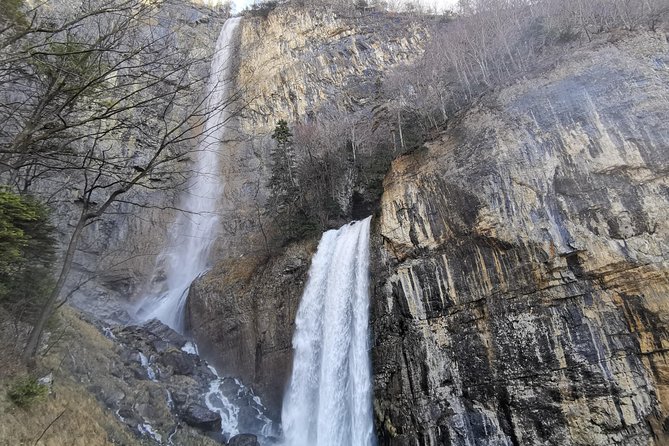From Zurich: Breathtaking waterfall and lakes private tour - A private Zurich day built around waterfalls and breathing room