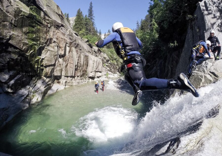 From Zurich: Canyoning in Interlaken - Canyoning adventure: gorges, jumps, rockslides, and rappels