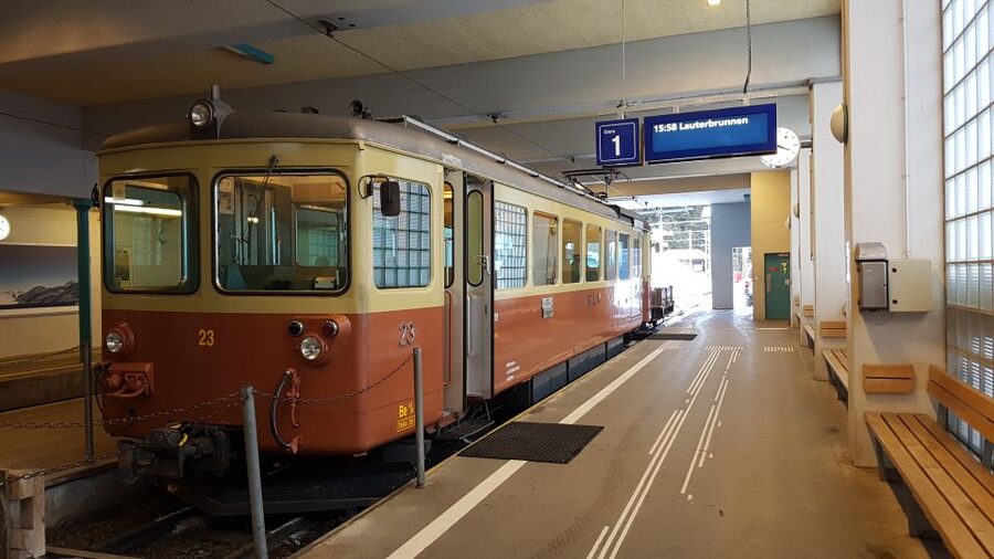 From Zürich: Exclusive Private Tour to Mt. Schilthorn - Cable car from Stechelberg: the moment the views begin to land