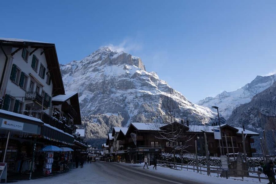 From Zurich: Grindelwald, Lauterbrunnen & Interlaken Tour - How the 10 Hours Break Down: Lake Lungern to Lauterbrunnen