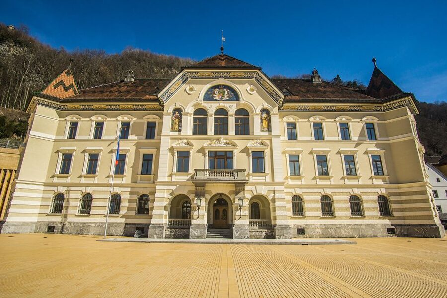 From Zurich: Private 4 Countries in 1 Full-Day Tour - How four countries in one day works from Zurich