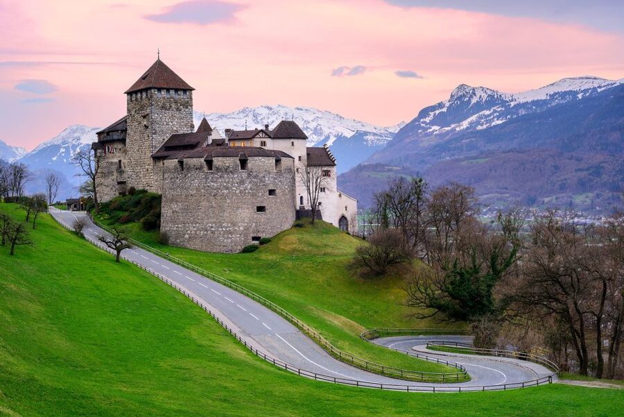 From Zurich: Private 4 Countries in 1 Full-Day Tour - Lindau, Germany: the island town with the Bavarian lion and white lighthouse