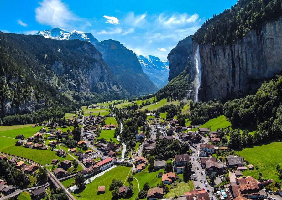 From Zurich: Waterfalls Valley & Aareschlucht Gorge Day Tour - Aareschlucht Gorge: Short Distance, Big Wow (and Some Bridges)
