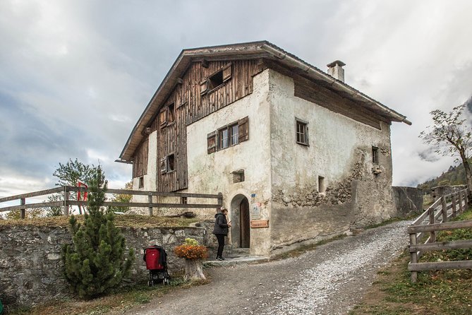Heidiland and Liechtenstein Tour from Zurich - Rapperswil’s rose gardens, medieval castle, and deer park: the stop that tends to impress