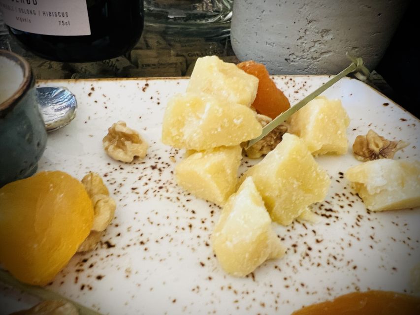 Lake Lucerne Region Wine Tasting - Lucerne sightseeing while you taste: what the walk adds