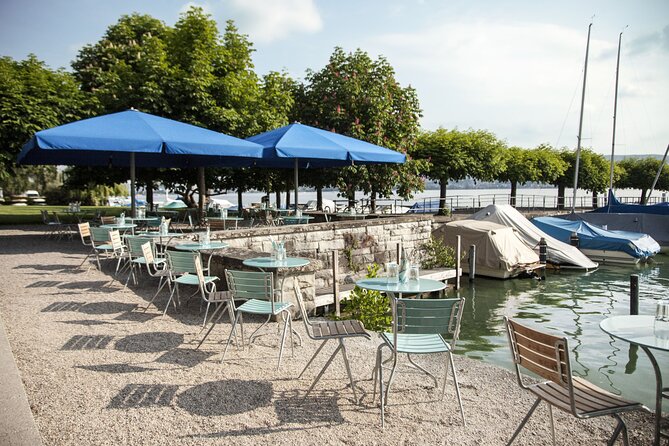 Lake Zurich boat tour for an afternoon ! - The Limmat river pass under the Quaibrücke