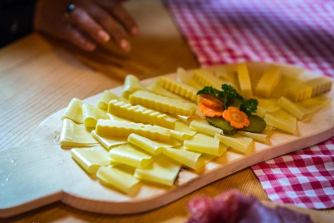 Lucerne CH Experience: Cheese, Chocolate, Chapel Bridge & Château - A 2-hour Lucerne plan that feels like the right warm-up