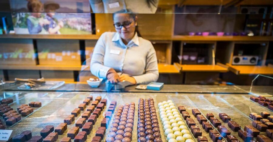 Lucerne: Chocolate Tasting with Lake Trip and City Tour - Starting at Bahnhof Luzern: the walkable launch pad