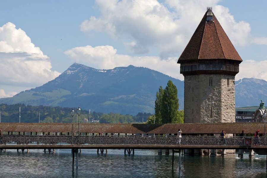 Lucerne: Classic City Walking Tour - Peterskapelle and Furrengasse: the city’s founding stories in order