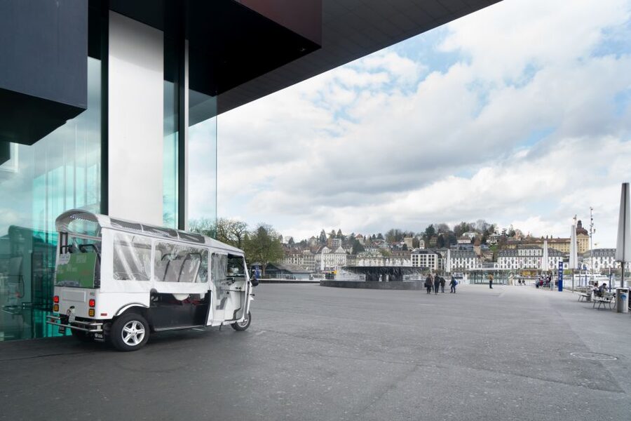 Lucerne: eTukTuk City Tour - Comfort on Rainy Days: Blankets, Clear Windows, and a Covered Ride