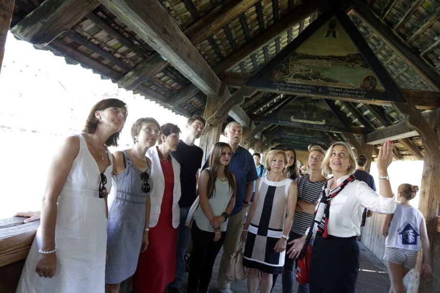 Lucerne: Guided Walking Tour with an Official Guide - Meeting Your Guide at Tourist Information Luzern