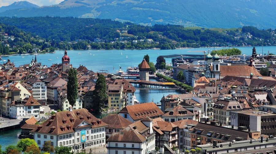 Lucerne: Guided Walking Tour with an Official Guide - Guides, Language, and the Q&A Factor