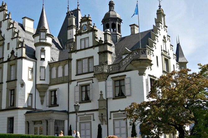 Lucerne Lakeside and Villas Private Walking Tour - Neuhabsburg Castle and Working Farm Pastures