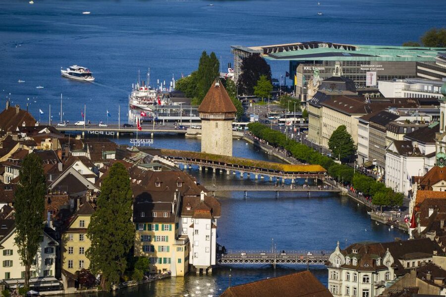 Lucerne: Photography Walking Tour - Lion Monument and Spreuer Bridge: Respect the subject, sharpen the shot