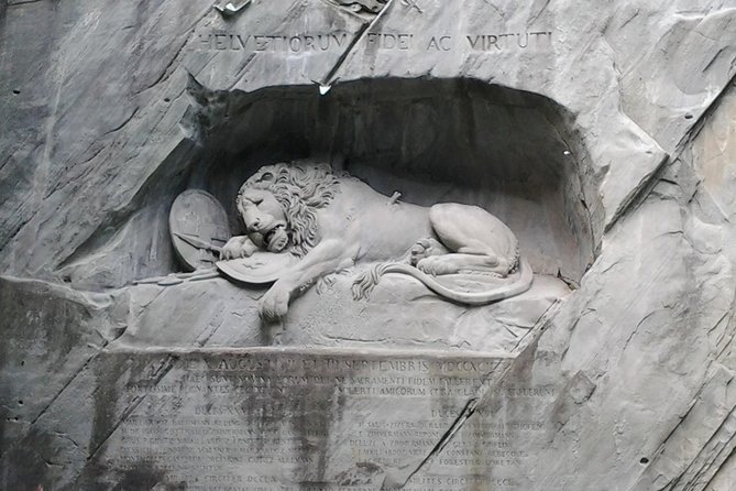 Lucerne Private City Walk and Lake Cruise Day Trip from Zürich - Chapel Bridge to Lion Monument: The Old Town Route That Actually Flows