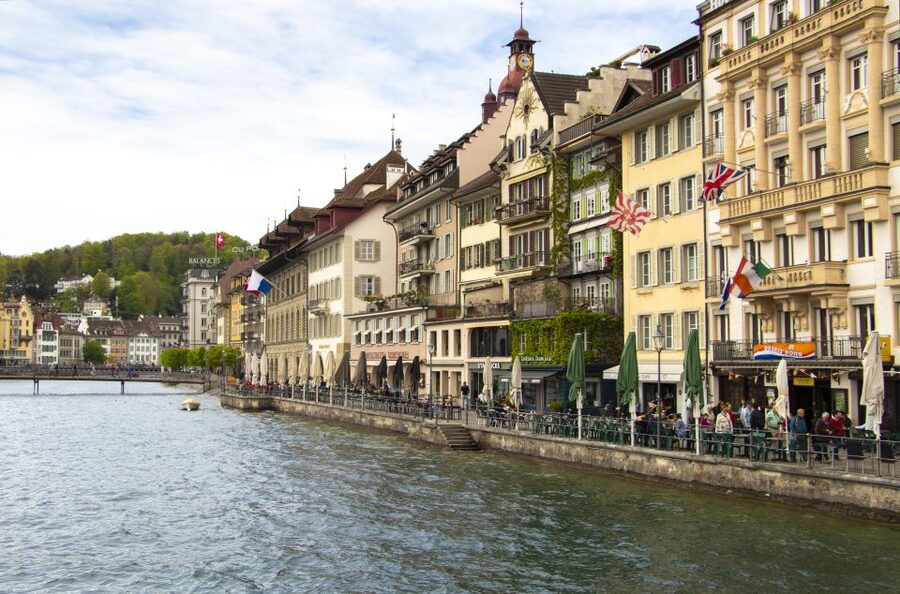 Lucerne: Private Exclusive History Tour with a Local Expert - Why a private walking tour in Lucerne feels different