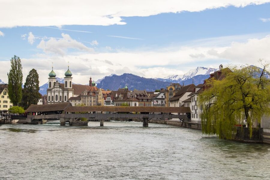 Lucerne: Private Exclusive History Tour with a Local Expert - Getting oriented: starting by Torbogen Luzern near Luz bistro