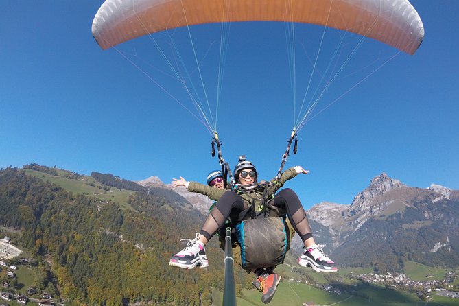 Paragliding Tandemflight Lucerne - Engelberg - The human factor: pilots who manage nerves and give you some control