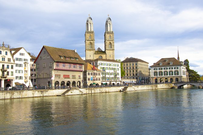Private Tour of Zurich in 60 minutes with a Local - Start at Limmatquai: The Riverfront That Sets the Tone