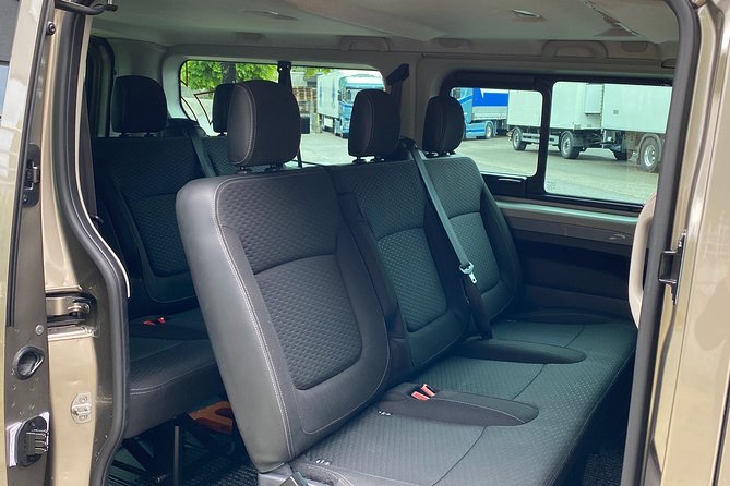 Private transfer from Lucerne to Zurich Airport - Family gear and winter extras: child seats and skis covered