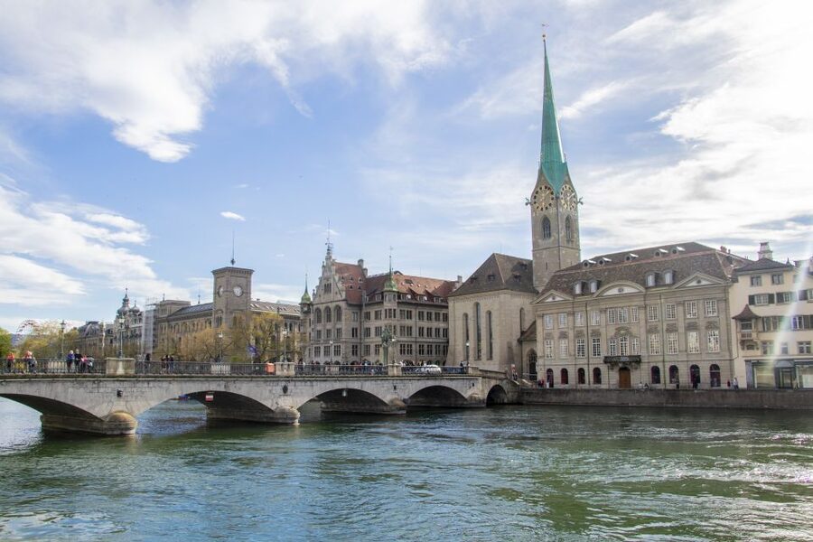Zurich: 2-hour Best Intro Walking Tour with a Local - Funicular ride with panoramic payoff, one-way included