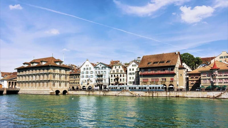 Zurich: 2-hour Best Intro Walking Tour with a Local - Language options and how to get the most out of the tour