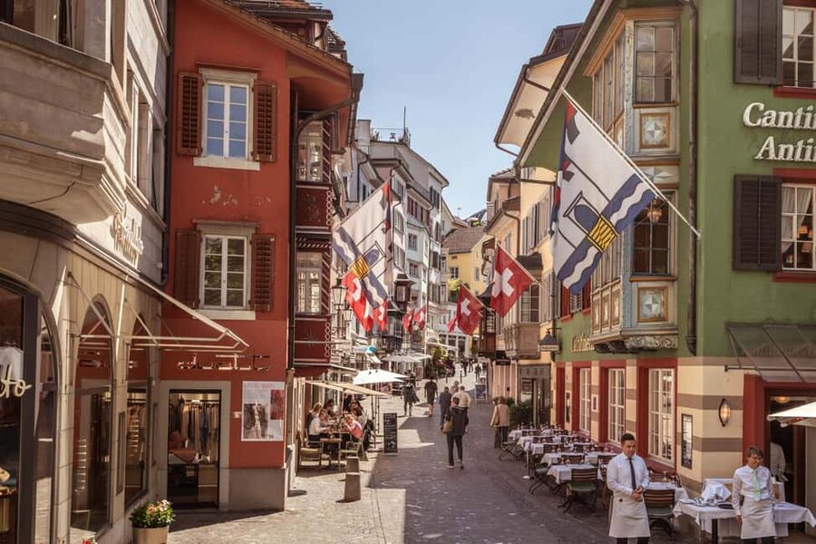Zurich: 360° city walk including hidden spots - How the 3.5-hour 360° loop gives you bearings fast