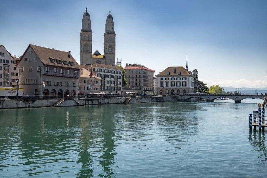 Zurich: 360° city walk including hidden spots - Bahnhofstrasse and the money-story you’ll actually understand
