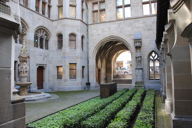 Zurich 360° City Walk Tour Including Hidden Spots - Who this walk suits best (and when it’s not your match)