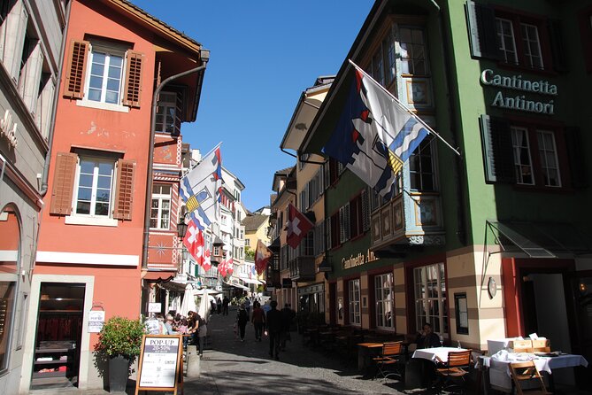 Zurich 360° City Walk Tour Including Hidden Spots - Lindenhof Hill: the viewpoint that also teaches Zurich’s early roots
