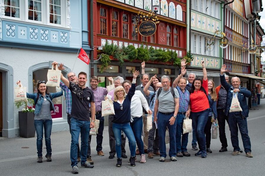 Zurich: Appenzell Day Trip with Farm Visit & Cheese Tasting - The scenic ride past Lake Zürich and Rapperswil