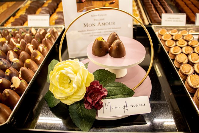Zurich: Chocolate Tasting and Walking Tour with a Local - Stop-by-stop: four chocolatiers plus a cozy drink