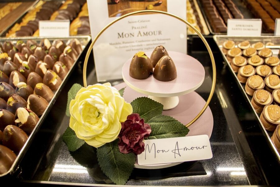 Zurich: Chocolate Tasting and Walking Tour with a Local - Your exact walking route: start at Limmatquai, end at Napfgasse