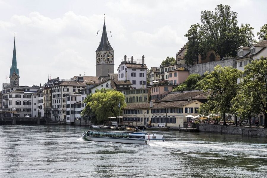 Zurich: City Sightseeing Tour with Lake Cruise - Zurich in one outing: bus, Old Town walk, then a Lake Zurich cruise