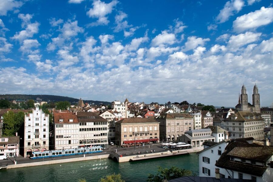 Zurich: City Top Attractions Tour by Bus with Audio Guide - The short photo stop: make it count