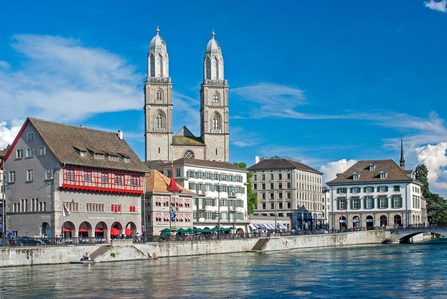 Zurich: City Tour, Cruise, and Lindt Home of Chocolate Visit - Lake Zurich cruise: a short ride with a big payoff