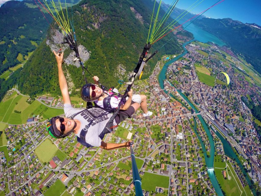 Zurich: Day trip to Interlaken incl. tandem paragliding - The bus ride from Zurich to Interlaken: your comfort window