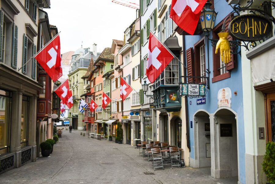 Zurich Discovery Walking Tour - Niederdorf Old Town: Car-Free Lanes, Books, and Art