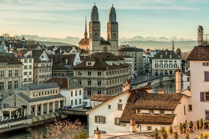 Zurich Highlights City Tour with Optional FIFA Museum Ticket - A 2-Hour City Snapshot: Bahnhofstrasse, Old Town, and Lake Views