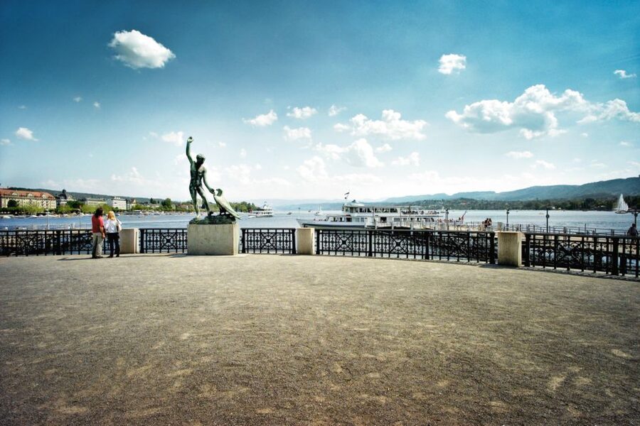 Zurich: Highlights Walking Tour with a Local Guide - Stories you’ll remember: the lion symbol and the role of dance